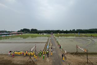 这种天气敢飞，暴风雨天气进行高空跳伞！